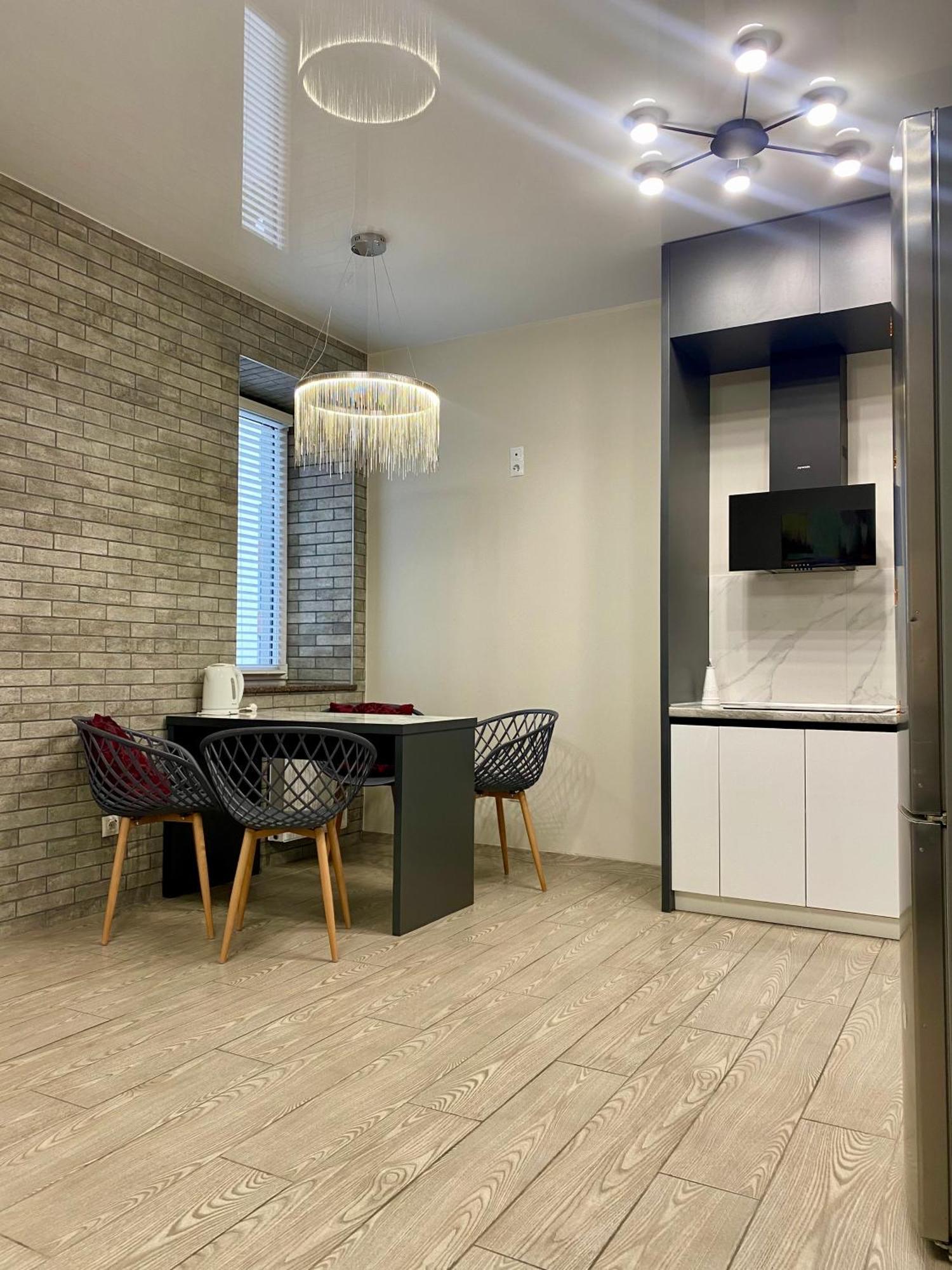 Vip Apartment У Центрі Міста, Новобуджк Театральний,Дуже Простора Rivne Eksteriør bilde