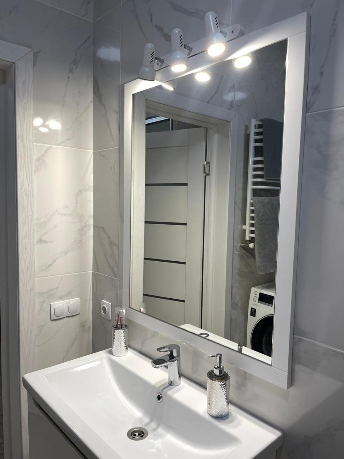 Vip Apartment У Центрі Міста, Новобуджк Театральний,Дуже Простора Rivne Eksteriør bilde