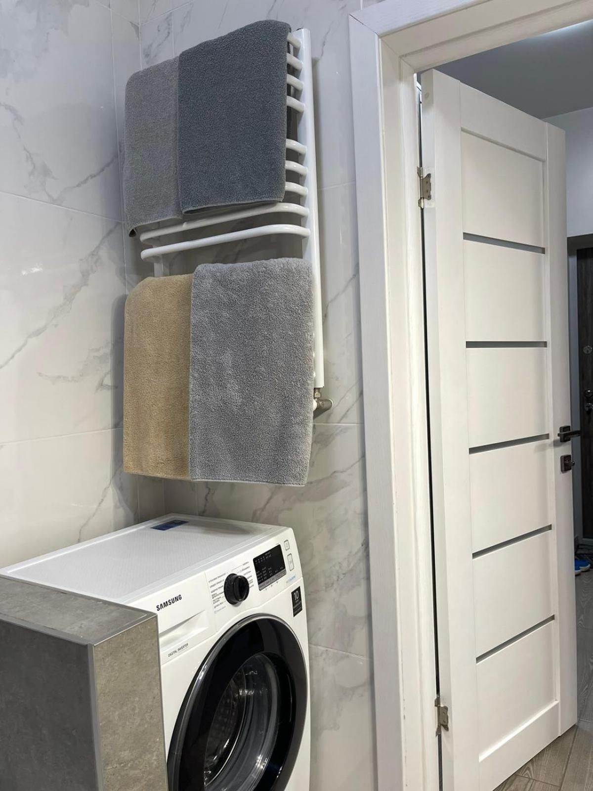 Vip Apartment У Центрі Міста, Новобуджк Театральний,Дуже Простора Rivne Eksteriør bilde