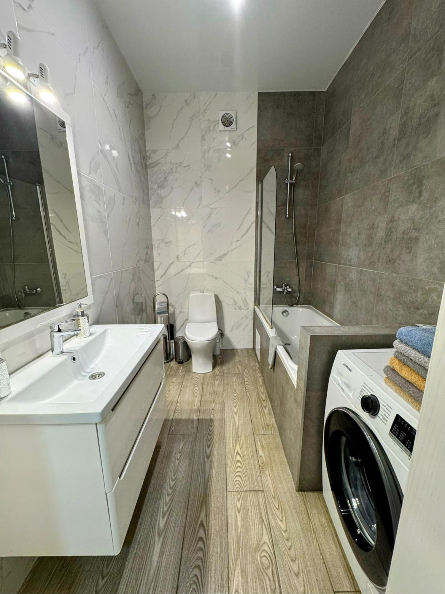 Vip Apartment У Центрі Міста, Новобуджк Театральний,Дуже Простора Rivne Eksteriør bilde