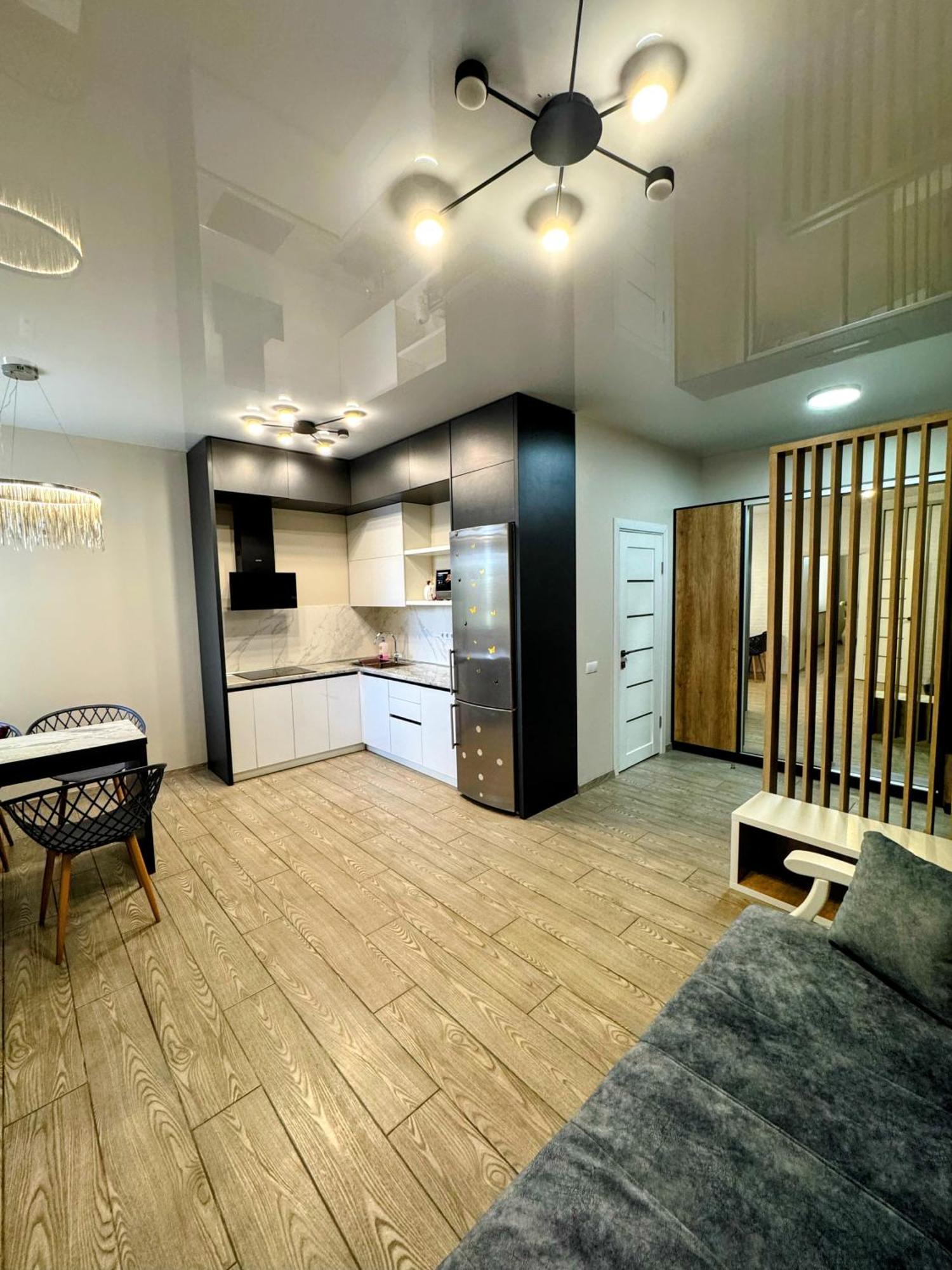 Vip Apartment У Центрі Міста, Новобуджк Театральний,Дуже Простора Rivne Eksteriør bilde
